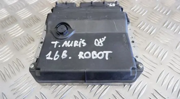 Toyota Auris 150 Engine control unit/module 8966102T61