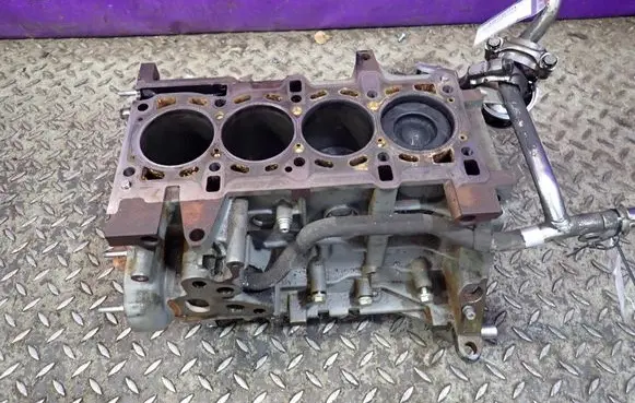 Opel Corsa E Engine block