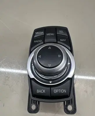 Head unit multimedia control