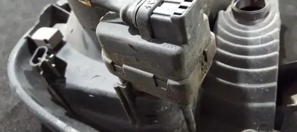 Headlight level adjustment motor