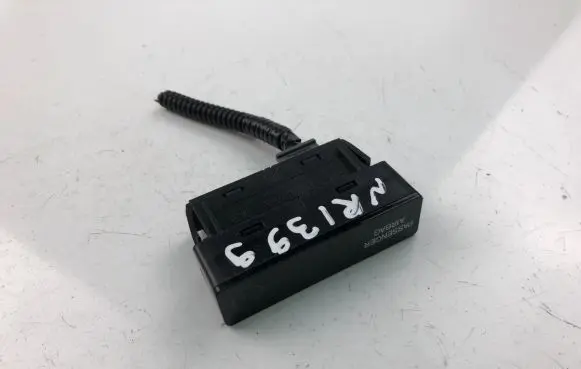 Honda Civic IX Other switches/knobs/shifts M60905
