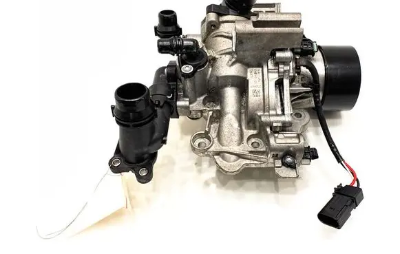 BMW 1 F70 Water pump 8490651