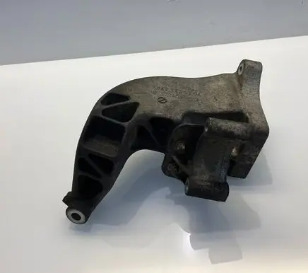Mercedes-Benz E W211 Engine mounting bracket A6422230704 6422230704