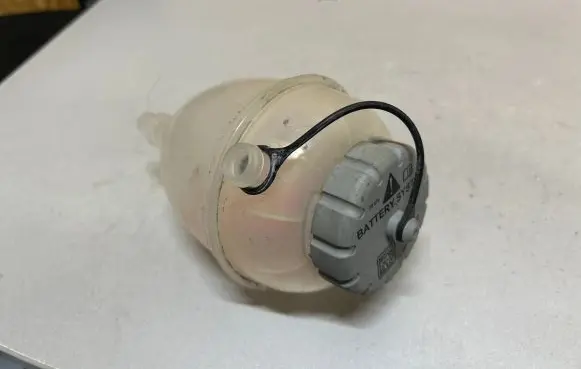 Mercedes-Benz E W213 Coolant expansion tank/reservoir A2225000549 A0995010700