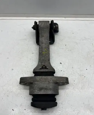 Engine mount bracket