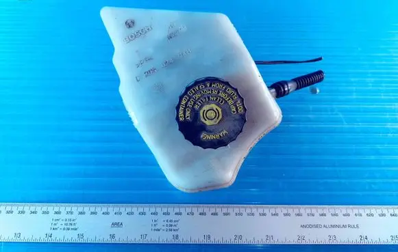 Opel Combo C Brake fluid reservoir SZY14462 0204024948