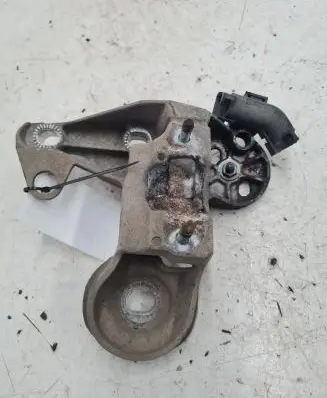 Audi A4 S4 B6 8E 8H Engine mounting bracket 8E0199352
