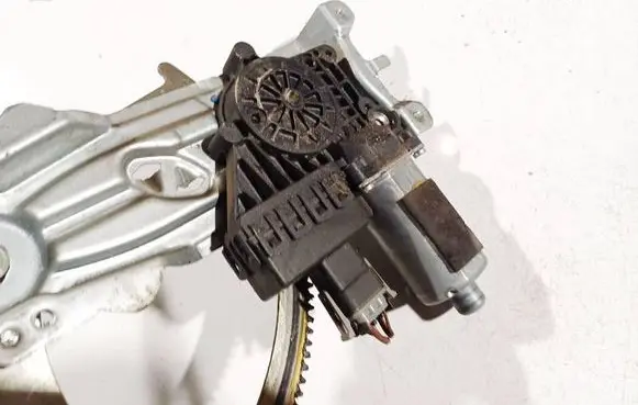 Opel Astra H Front door window regulator motor 13101480