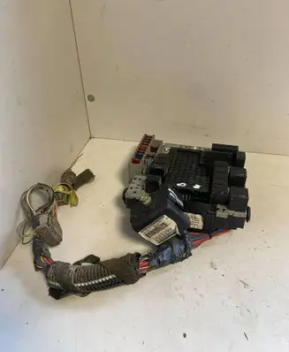 Volvo S60 Fuse module 30679527 08696098 03W515
