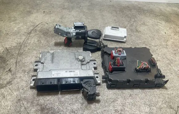 Renault Master III Engine control unit/module 237103906S A3C0078480201 237103907S