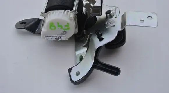 BMW X1 F48 F49 Middle seatbelt (rear) 