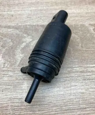 BMW 5 E39 Headlight washer pump 8377612