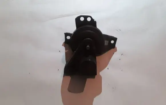 Engine mount bracket