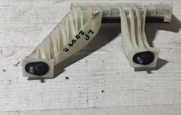 Peugeot 2008 II Front door windshield rail 9820870880