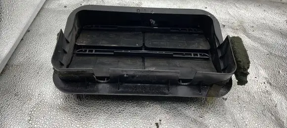 Subaru Forester SH Quarter panel pressure vent 72651AG030 72653AG010