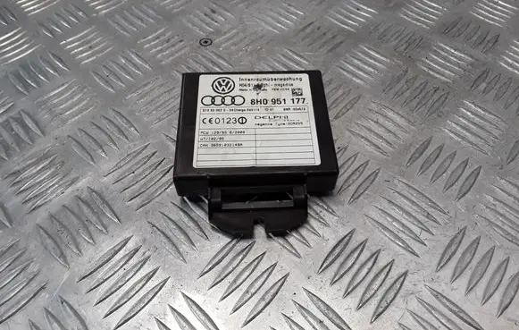 Audi A4 S4 B6 8E 8H Alarm control unit/module 8H0951177