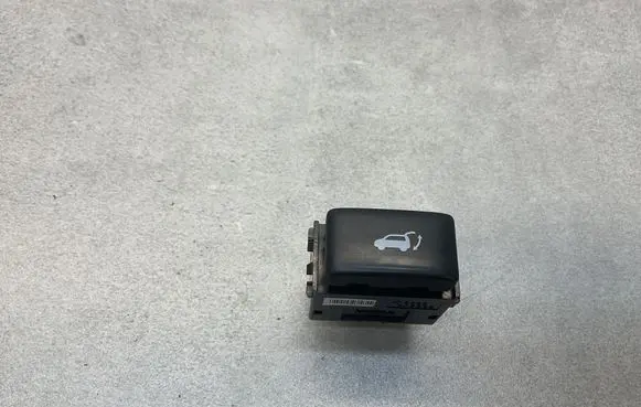 Nissan X-Trail T32 Tailgate/boot open switch button 