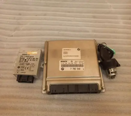 BMW 5 E39 Engine control unit/module 7785540 0281001830