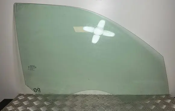 SsangYong Rexton Front door window glass four-door