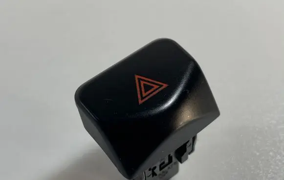 Nissan Note (E11) Hazard light switch 252901U600