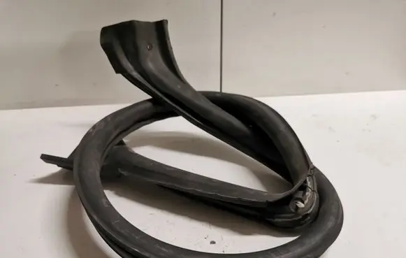 Ford Mustang V Front door rubber seal