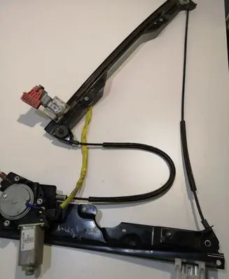 Nissan Quest Front door window regulator with motor