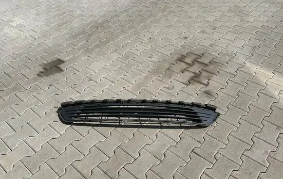 Opel Vivaro Front bumper lower grill 93868858