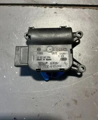 Audi A4 S4 B6 8E 8H Air flap motor/actuator 0132801304