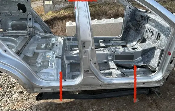 Nissan X-Trail T32 Pillar (middle) 