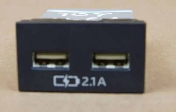 Toyota RAV 4 (XA50) USB socket connector 855320R020 8553242020