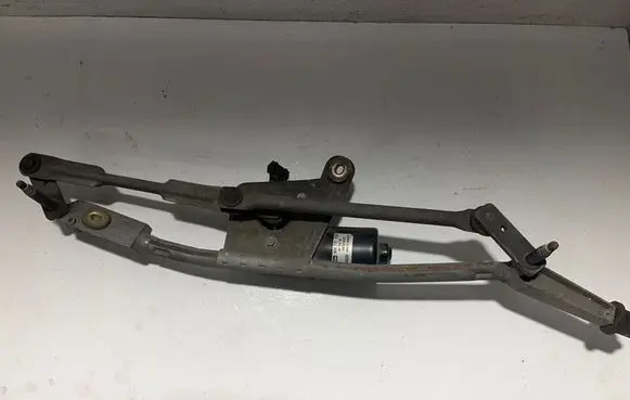 Volvo V70 Front wiper linkage and motor 470983