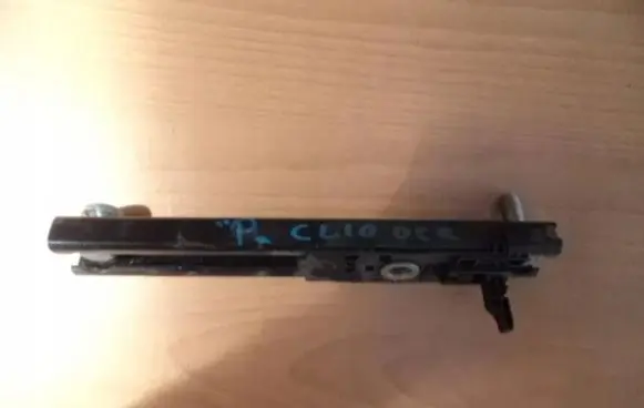 Renault Clio III Seat belt adjustment rail 