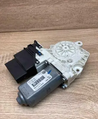 Volkswagen PASSAT B7 Front door window regulator motor 3C9959704B