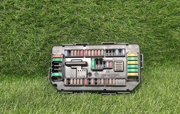 BMW 3 F30 F35 F31 Fuse module 9389069 938906901 15092016