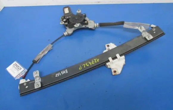 Hyundai Elantra Front door window regulator with motor
