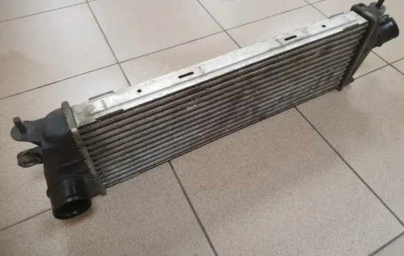 Opel Vivaro Intercooler radiator 8200411160C