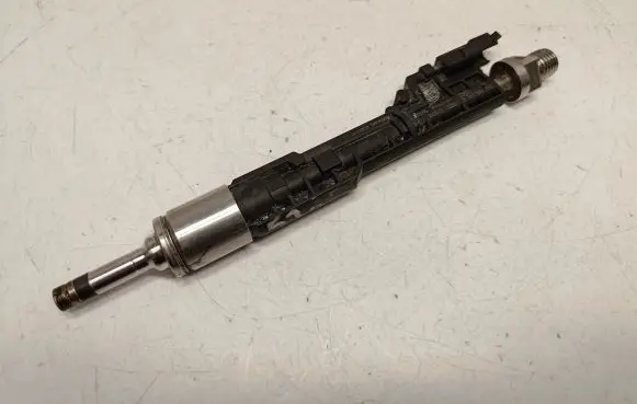 BMW 4 F36 Gran coupe Fuel injector 13648625397
