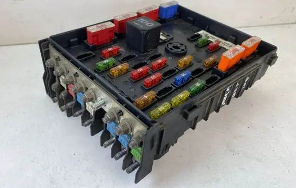 Volkswagen PASSAT B6 Fuse module 3C0937125 63592777