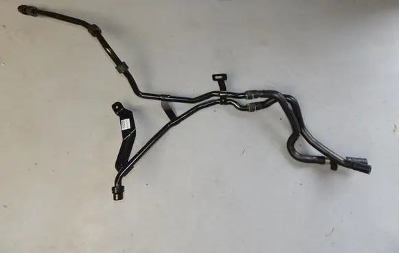 Volkswagen PASSAT B8 Engine coolant pipe/hose 5Q1819885F
