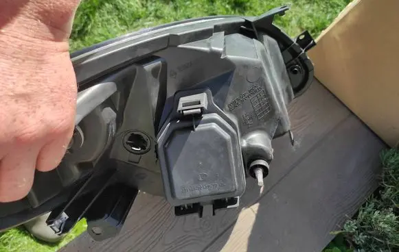 Renault Twingo II Spotlight 7701063997B 1E727151021