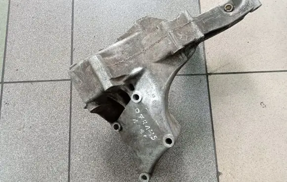 Volkswagen II LT Generator/alternator bracket 074145169F