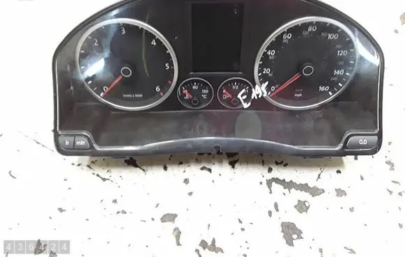 Volkswagen Tiguan Speedometer (instrument cluster) 5N0920970D