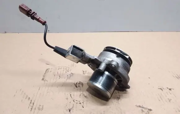 Volkswagen Golf VII Water pump 04L907284