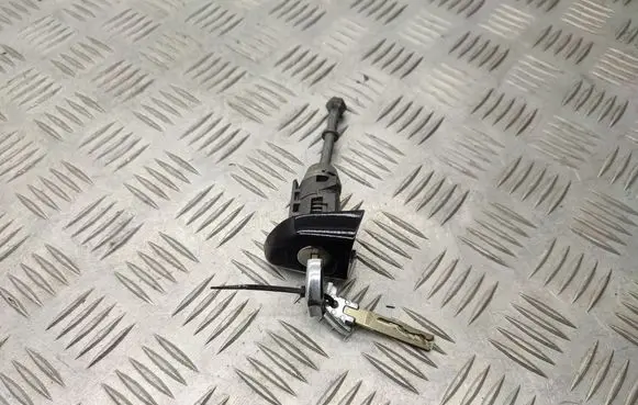 Citroen C4 II Picasso Front door lock (next to the handle) 