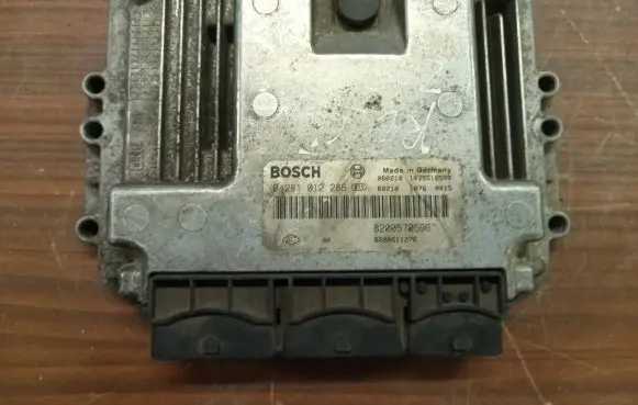 Renault Laguna II Engine control unit/module 0281012286 8200570596 8200611276