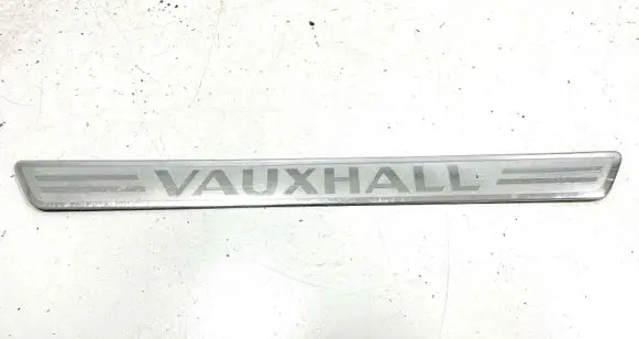 Opel Astra J Rear sill trim cover 498166255