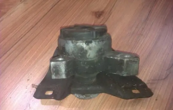 Ford Focus Engine mount bracket 98ab6038kd