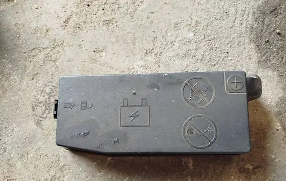 Opel Antara Fuse box cover 