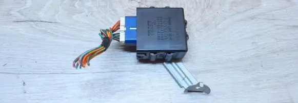 Toyota Corolla Verso E121 Day light relay 8264212050