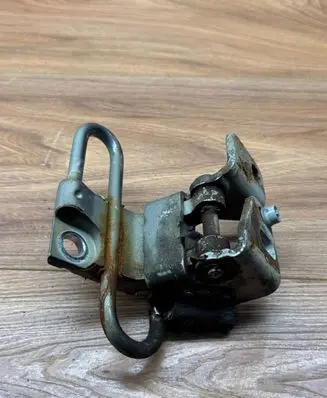 Volkswagen Golf VI Tailgate hinge 1K0831411N